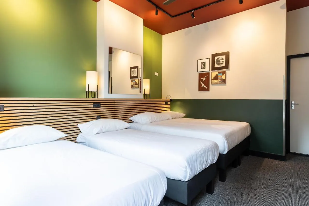 Weber Hotel Amsterdam 2*,