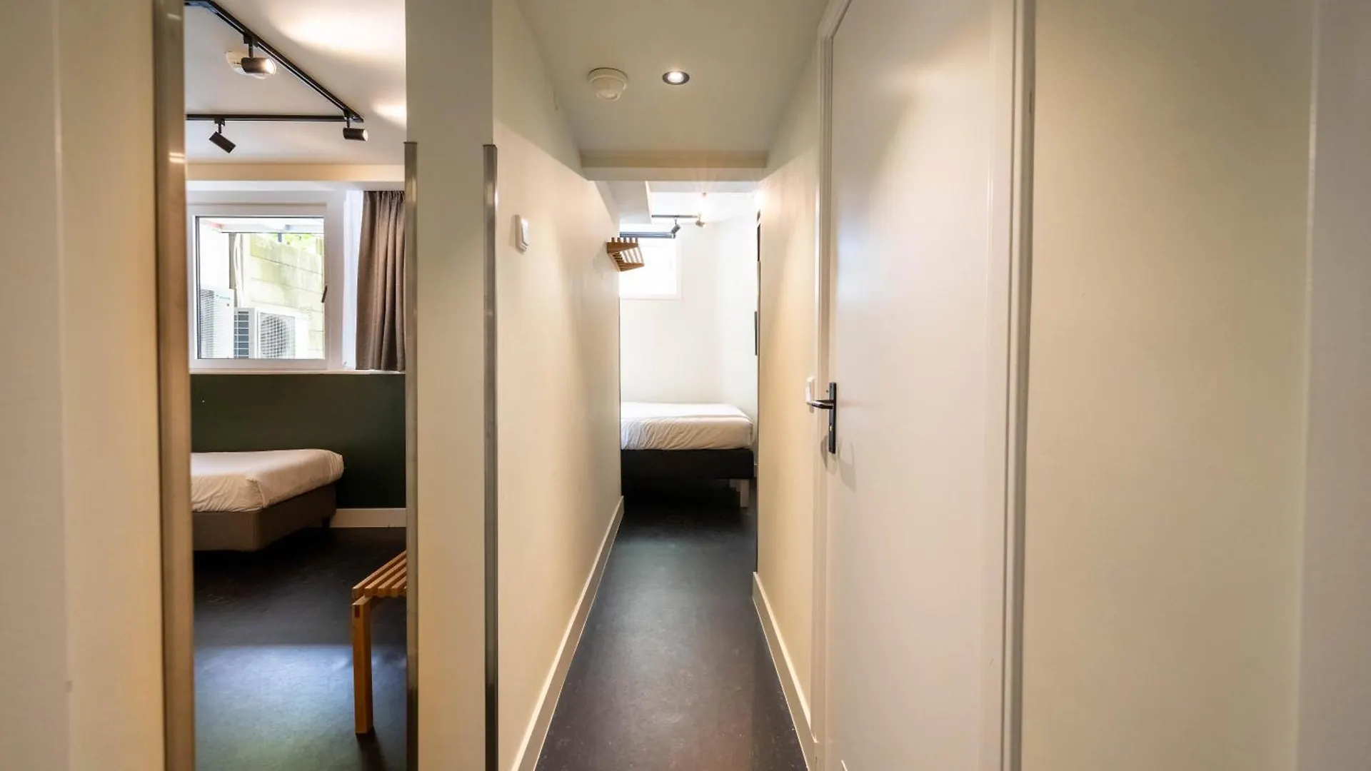 Weber Hotel Amsterdam 2*,